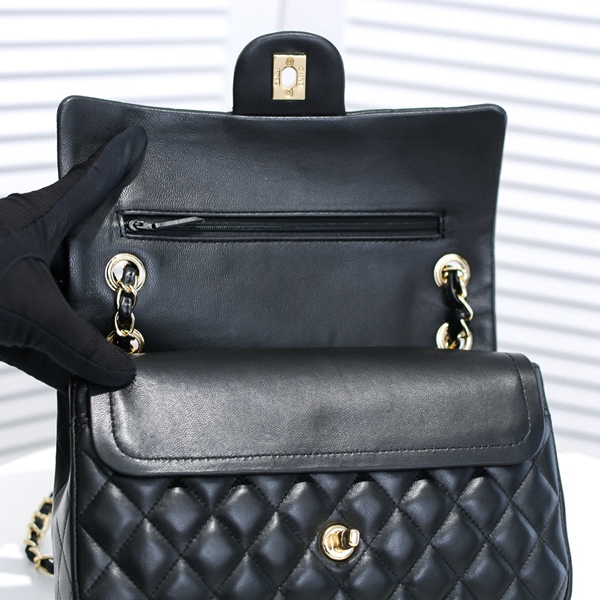 シャネルバッグ角部分ディテール